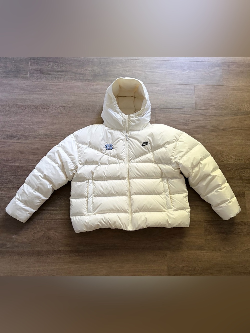 Nike UNC Women’s White Hooded Puffy Jacket Size XL